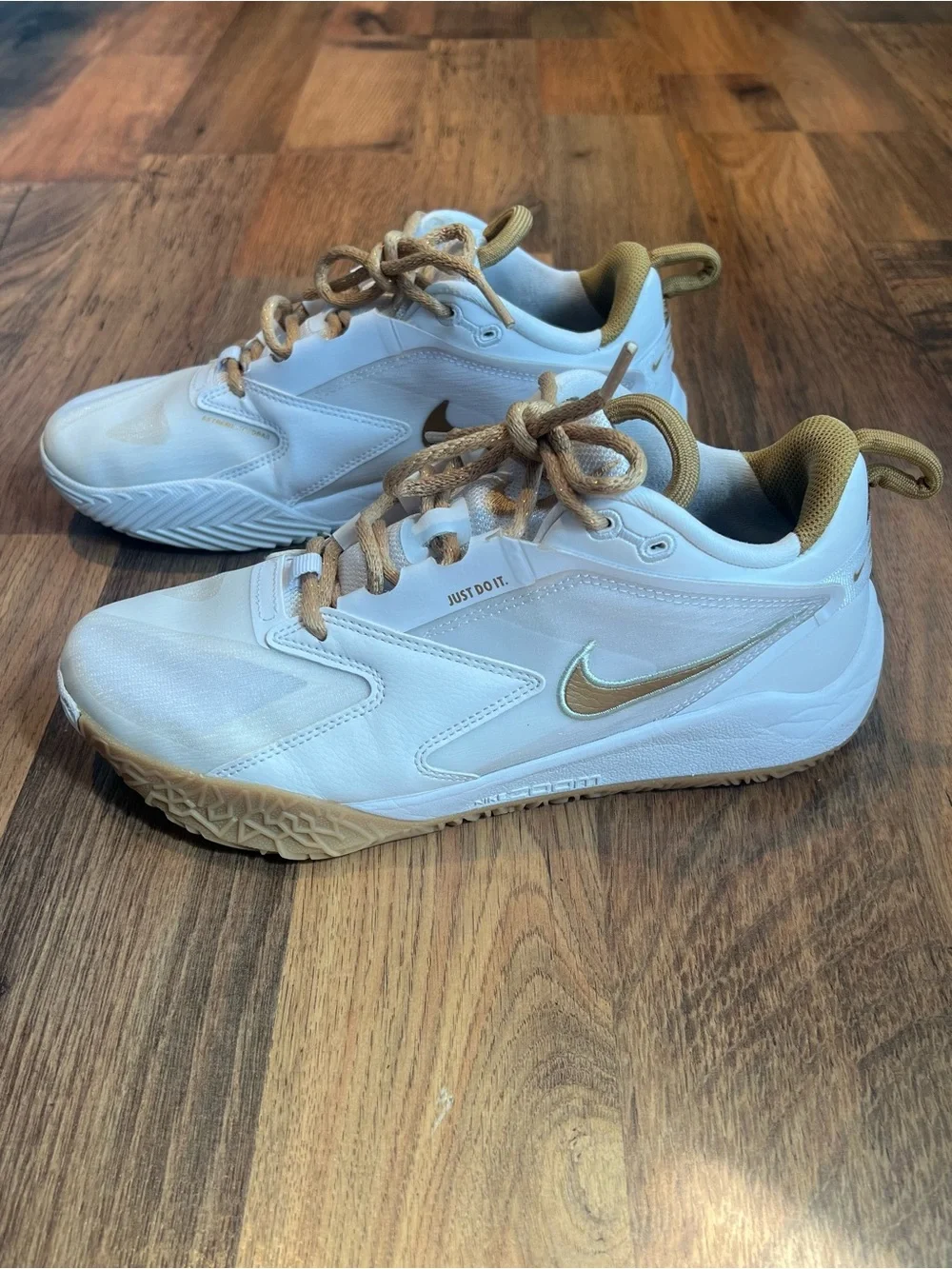 Nike HyperAce 3, Metallic Gold, Size 6, Like New